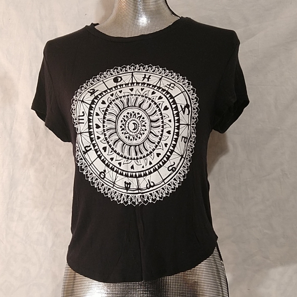 💥SALE 3 for $20💥 DIVIDED Zodiac Symbol Top